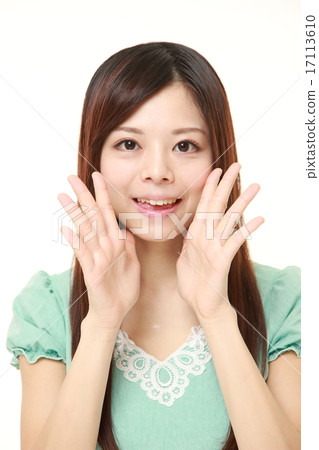 Women calling 17113610