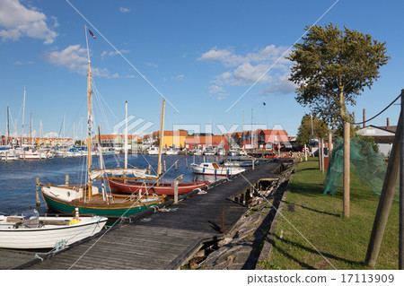 Boats in the harbor 17113909