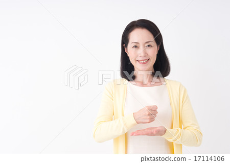Middle women Middle women 17114106