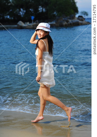 Female Tourist enjoying the sun 17114795