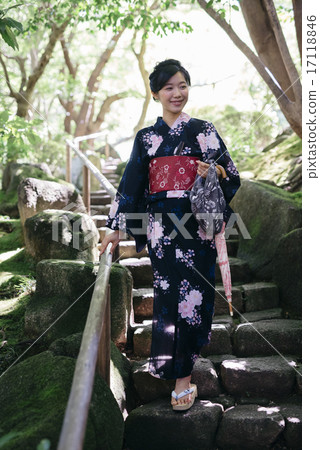 A woman in a yukata 17118846