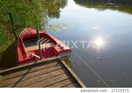 Lakeside tranquilty 17119373