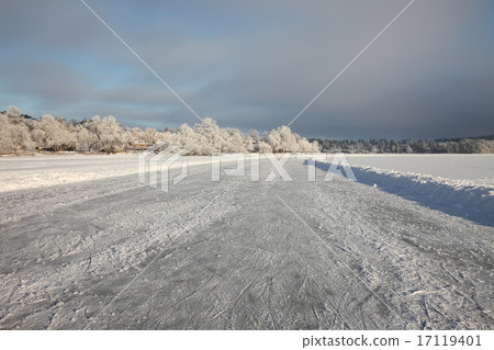 Frozen lake Frozen lake 17119401
