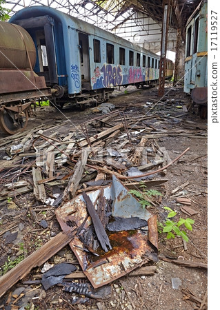 Abandoned Carriage 17119527