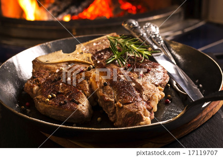 t-bone steak in the pan 17119707