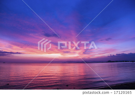 A sunset A sunset 17120165