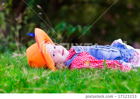 Little girl playing with toy horse in cowboy costume Little girl playing with toy horse in cowboy costume 17123153
