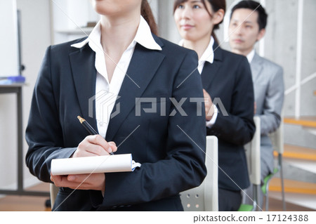 Business seminar training businessman / business woman to attend Business seminar training businessman / business woman to attend 17124388