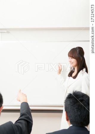 業務研討會風景女講師 17124573