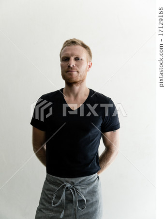 黑色T卹外國男 黑色T卹外國男 17129168