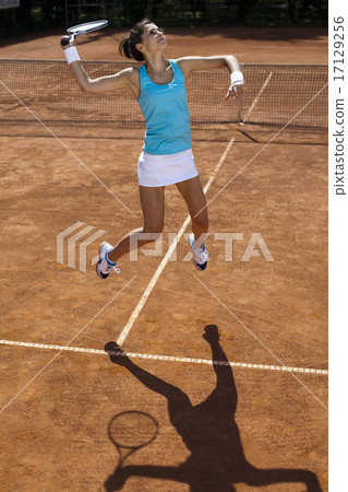 Woman playing tennis in summer 17129256