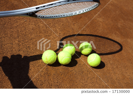 Tennis racket and balls, court 17130000