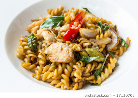 stir fried spicy fusilli with pork 17130705