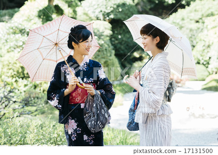 單獨旅行的yukata的兩個女孩 17131500