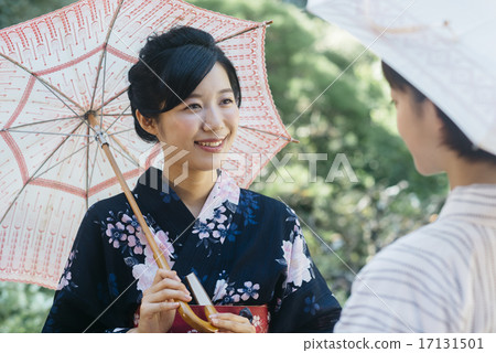 單獨旅行的yukata的兩個女孩 17131501