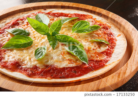 Margherita pizza 17133250