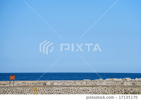 wave-breaker with spindrift wave-breaker with spindrift 17135170