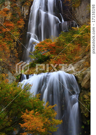 秋田ken Ani鎮Tadamasu谷秋葉秋季瀑布 秋田ken Ani鎮Tadamasu谷秋葉秋季瀑布 17138198