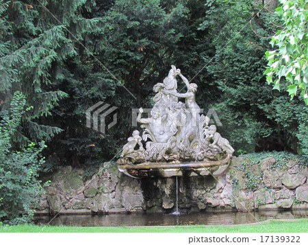 一個噴泉 一個噴泉 17139322