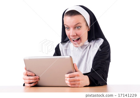 Nun working on laptop - religious concept 17141229