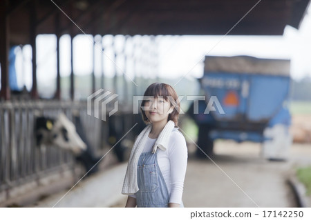 工作在農場的婦女 17142250