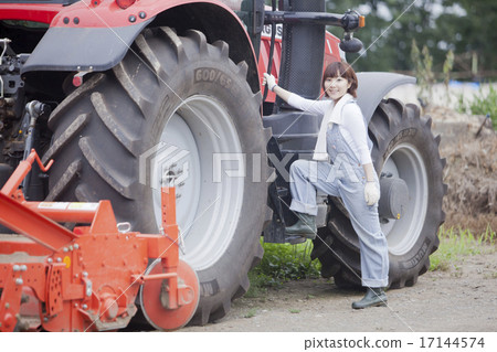 農業女拖拉機 照片素材 圖片 圖庫