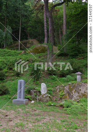 信州安曇野小岩城遺址公園（中世紀戰國時期的山城遺址）死者紀念紀念館 17144597