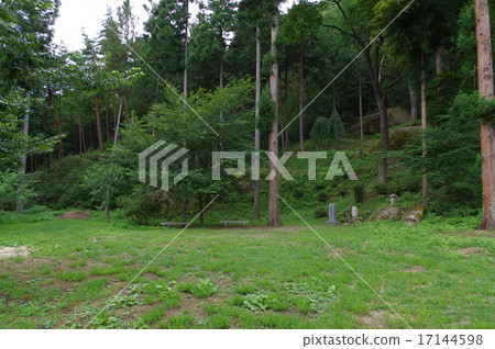 信州安曇野小岩城遺址公園(中世紀山地城堡遺址)主殿廣場全景 信州安曇野小岩城遺址公園(中世紀山地城堡遺址)主殿廣場全景 17144598