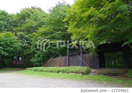 Shinshu Azumino Koiwa城堡遺址公園（中世紀時期的山城堡遺址）模擬大門俯瞰武田信玄摧毀的貓頭鷹城堡遺址 17144601