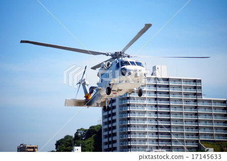 橫須賀港海上自衛隊巡邏直升機SH  -  60 J海鷹海鷹起飛 17145633