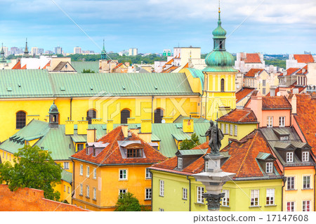 Aerial view of Castle Square in Warsaw, Poland. 17147608