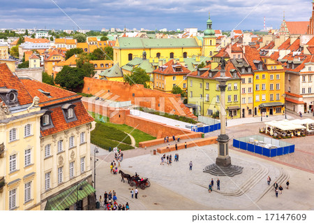 Aerial view of Castle Square in Warsaw, Poland. 17147609