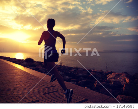Runner athlete running at seaside.   17149595