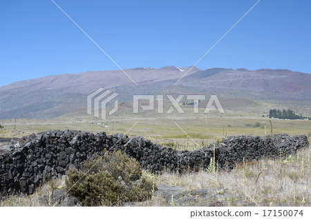 Mauna Kea mountain seen from saddle road, Hawaii island -4 Mauna Kea mountain seen from saddle road, Hawaii island -4 17150074