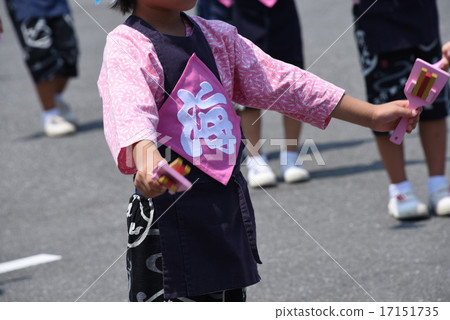Yosakoi of a child 17151735