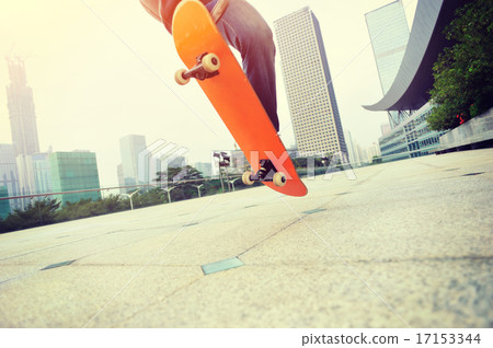 woman skateboarder skateboarding at city 17153344