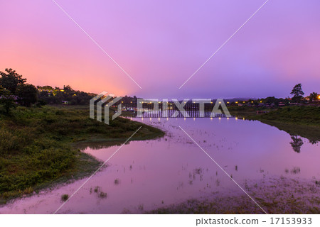 Sunrise at Wooden Bridge 17153933