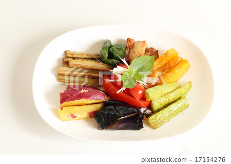 Deep frying of colorful summer vegetables Deep frying of colorful summer vegetables 17154276