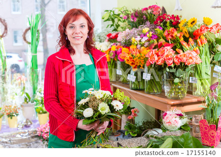 Florist binding flower bunch in shop Florist binding flower bunch in shop 17155140