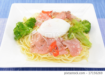 Cold carbonara of delicious raw ham and half-egg egg Cold carbonara of delicious raw ham and half-egg egg 17156269