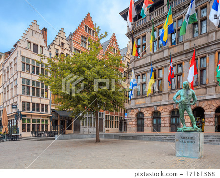 Cental square of Antwerp. City Hall 17161368