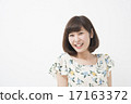 一個女人帶著微笑 17163372