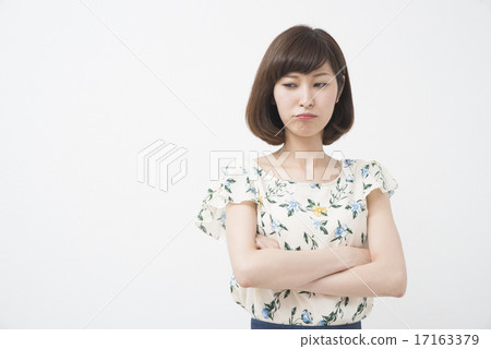 An angry woman 17163379