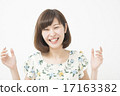 一個女人帶著微笑 17163382