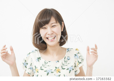 A woman with a smile 17163382