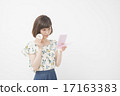 正在化妝的女人 17163383