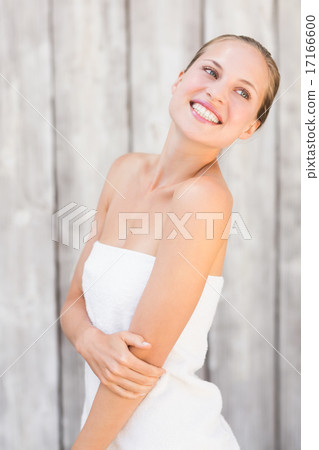 Beautiful young woman 17166600