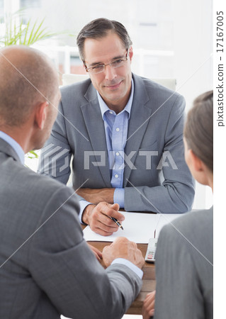 Businessman explaining contract to business partners 17167005