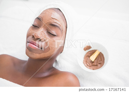 Pretty woman enjoying a chocolate facial treatment 17167141