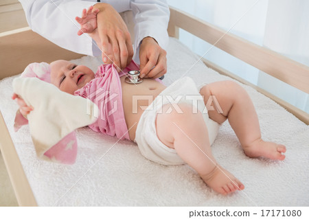 Beautiful cute baby girl with doctor with stethoscope 17171080